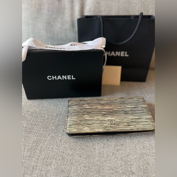 Authentic Chanel Limited Edition Striped Patent L-Yen Wallet - Picture 3 of 6